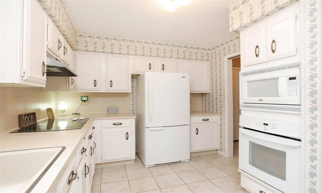 Built in oven and microwave.