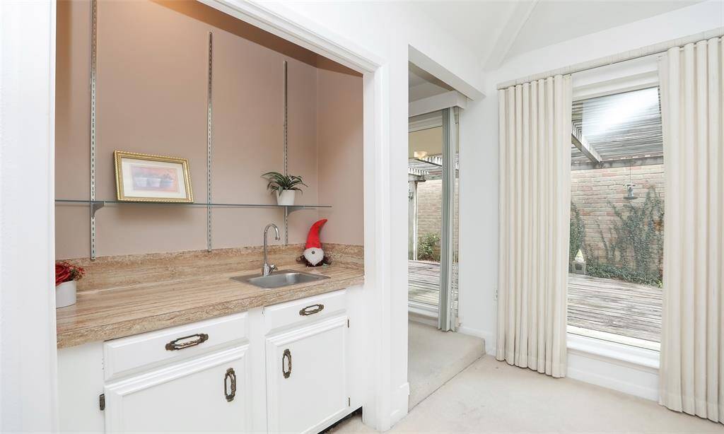 The wet bar located in the living room next to the dining room