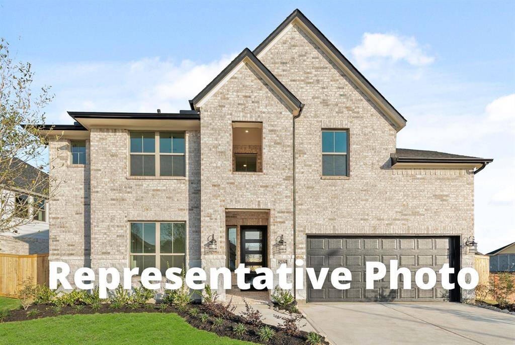 Westin Homes NEW Construction (Lexington V, Elevation B) Pre-sales at the Jordan Ranch model home. CURRENTLY BEING BUILT. Two story. 5 bedrooms. 4.5 baths. Family room, informal dining room, and study. Spacious island kitchen open to Family room. Primary suite with large double walk-in closets. Second bedroom downstairs with private bath. Spacious game room and media room on second floor. Covered patio and 2-car garage.