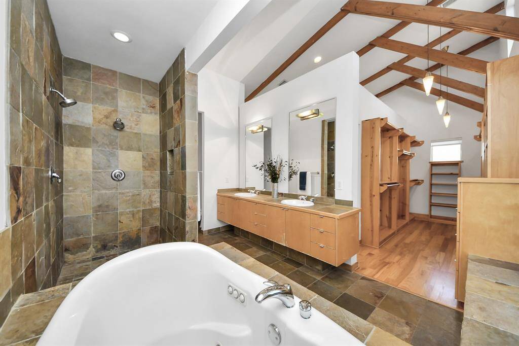En-suite Primary bathroom and walk-in closet