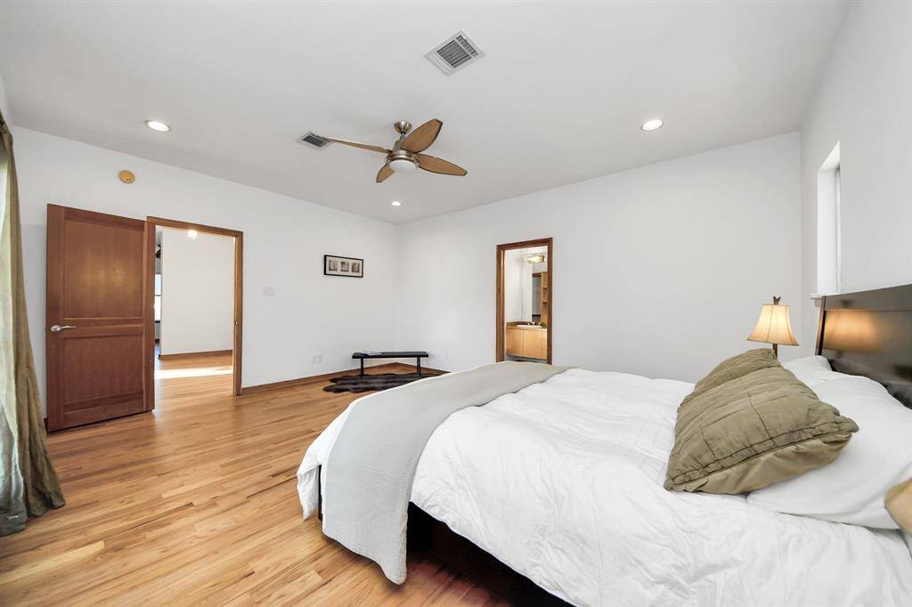 Another view of the largest secondary bedroom looking towards the en-suite full bath with shower/tub combo and walk-in closet