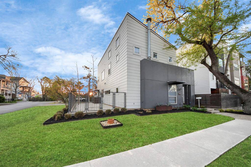 450 Oxford was Custom designed and has 4 bedrooms, 4 full baths. This modern designed home features two rectangle structures that create a private courtyard and also has a fully fenced side yard. The magnificent oak tree in front provides plenty of shade and a nice breeze when sitting outside in the courtyard area or second floor patio