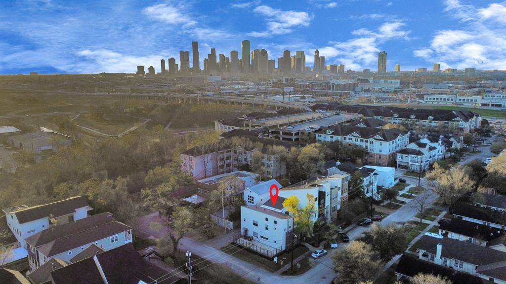 450 Oxford is located only minutes from downtown