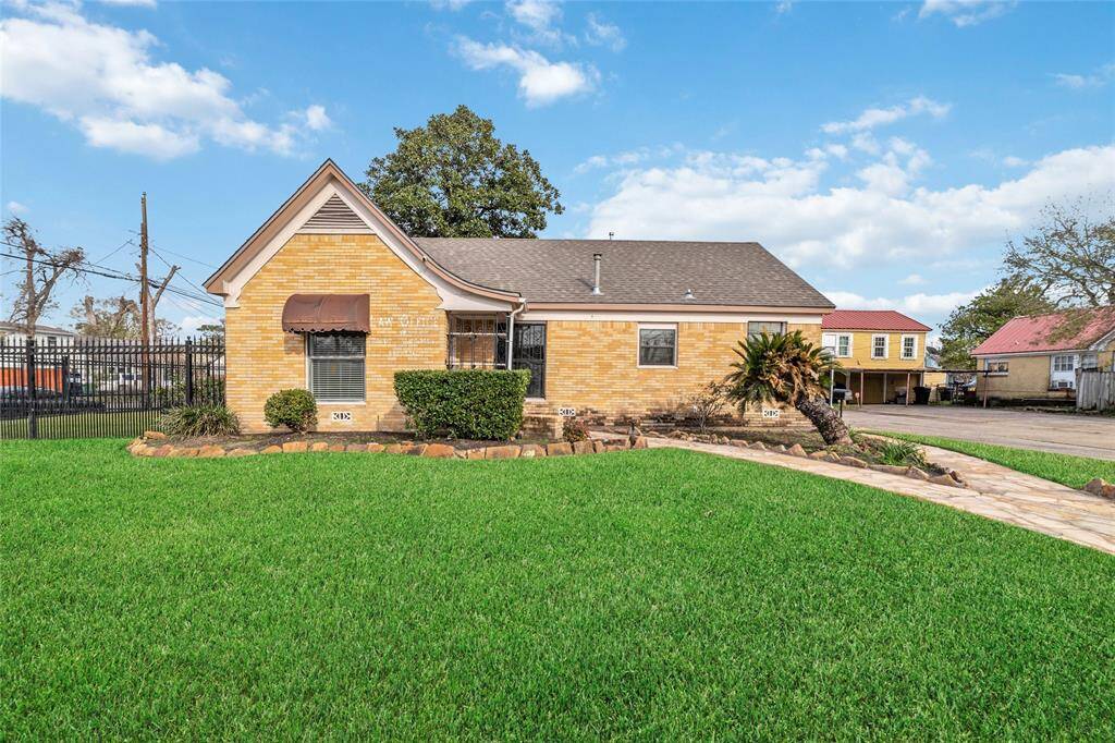 Welcome to 5012 Irvington Blvd. Great location and much convenient for both residential & commercial use.