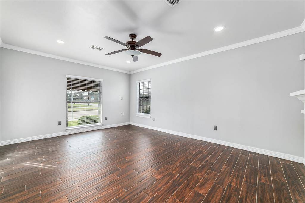 Ceiling fans are setup in all rooms.