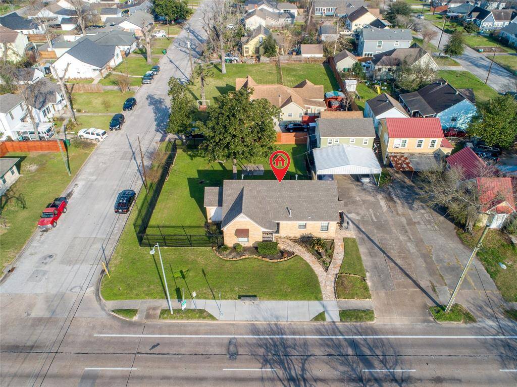 Overview of the property with double-sized corner lot.