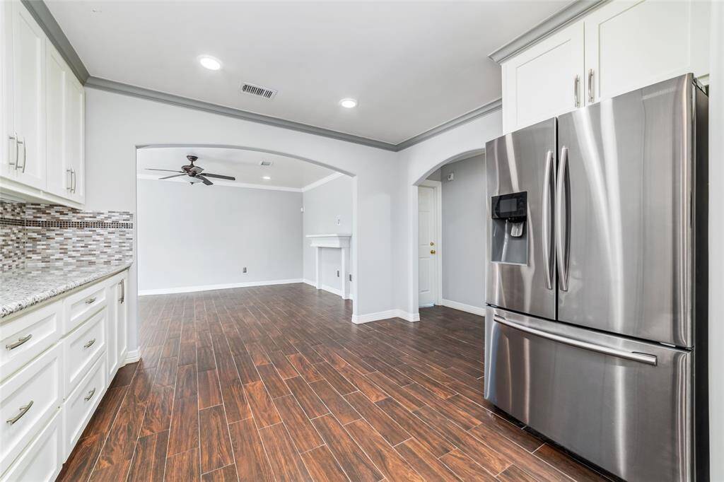 Open space between kitchen & living area.