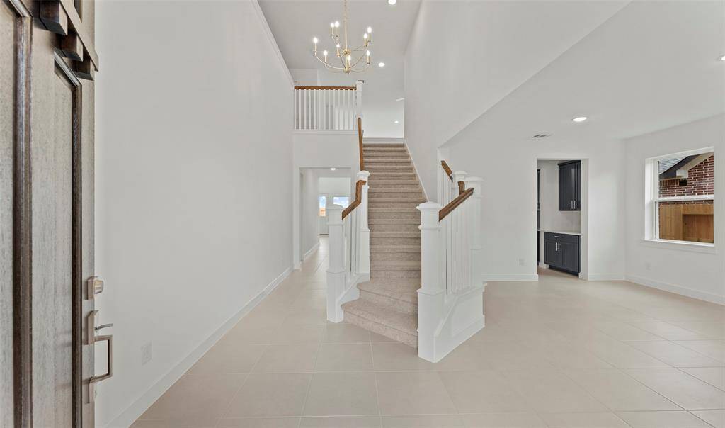 Welcoming foyer (*Photo not of actual home and used for illustration purposes only.)