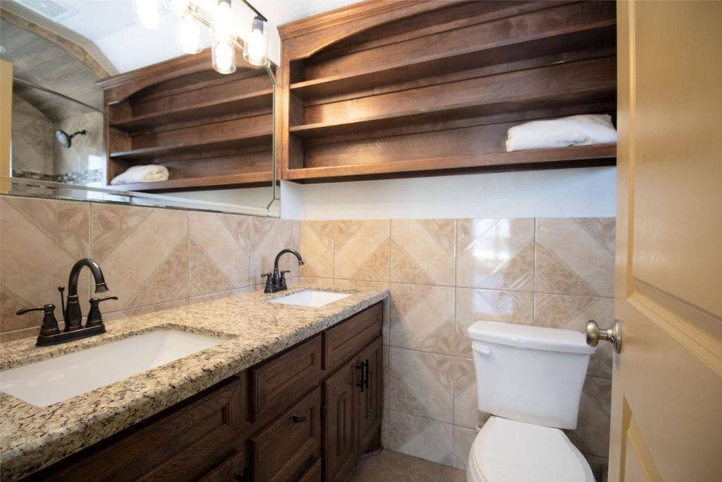 Another view of upstairs bathroom
