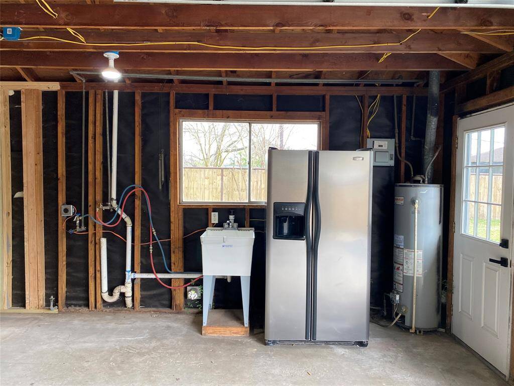 This spacious two-car garage includes washer and dryer connection, a refrigerator, and a convenient wash basin for pets and gardening clean-up. Also, dedicated water heater for washing machine.