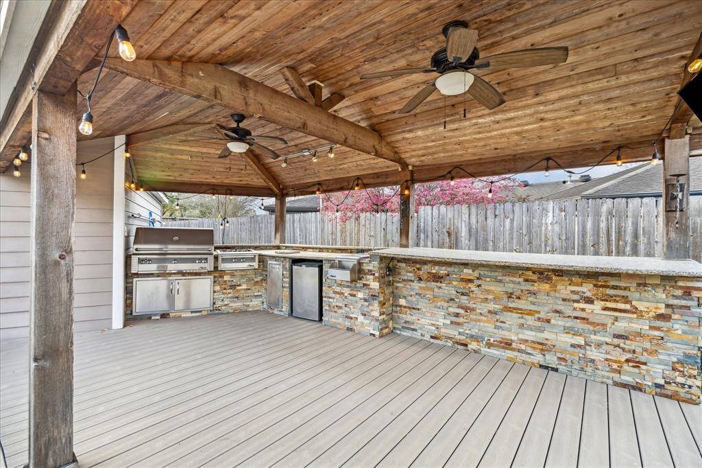 What a patio- note the grill and nexr ro the grill is a huge gas burner for a big crawfish boil, fridge, trash receptical, and a bar counter plus sink