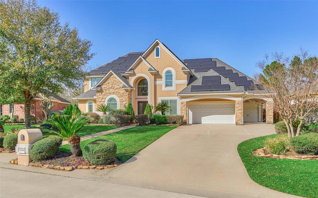 Spacious driveway with elegant porte-cochere.