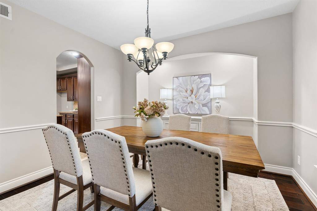 Formal dining with recessed niche for sideboard or china cabinet placement.