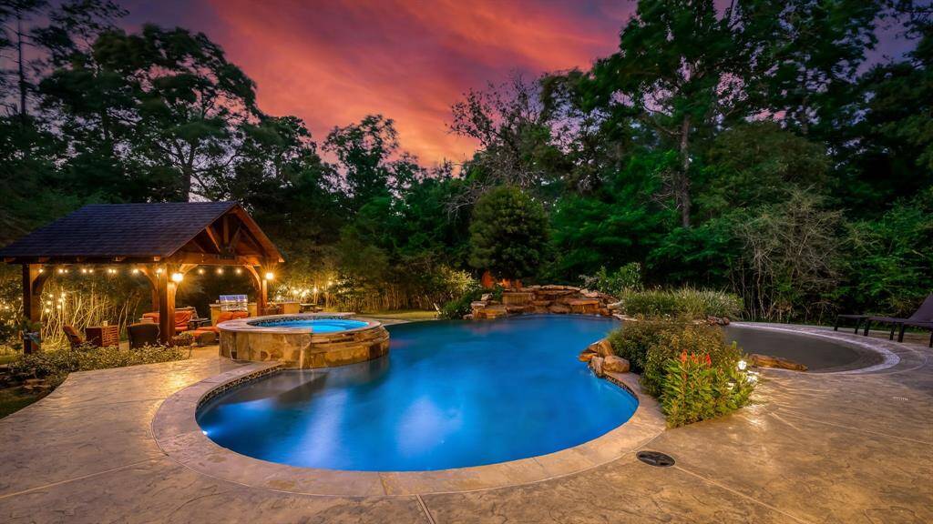 It doesn't get better than this. Relax while enjoying the sunset.