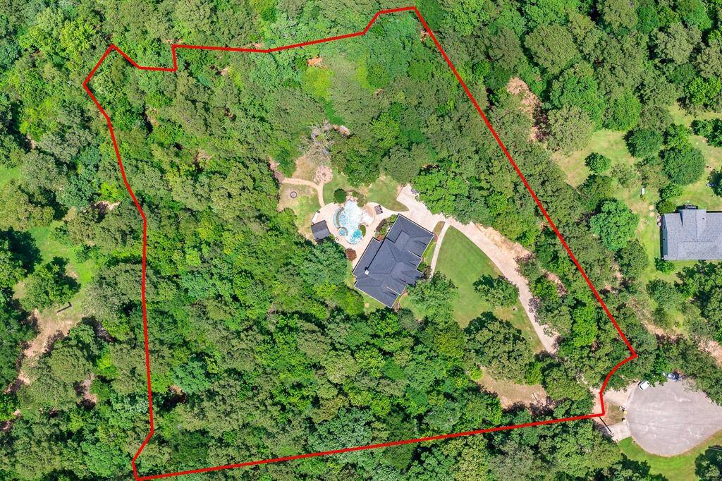 Full aerial view of the lot. So much privacy and you're only minutes away from shopping, dining and medical clinics.