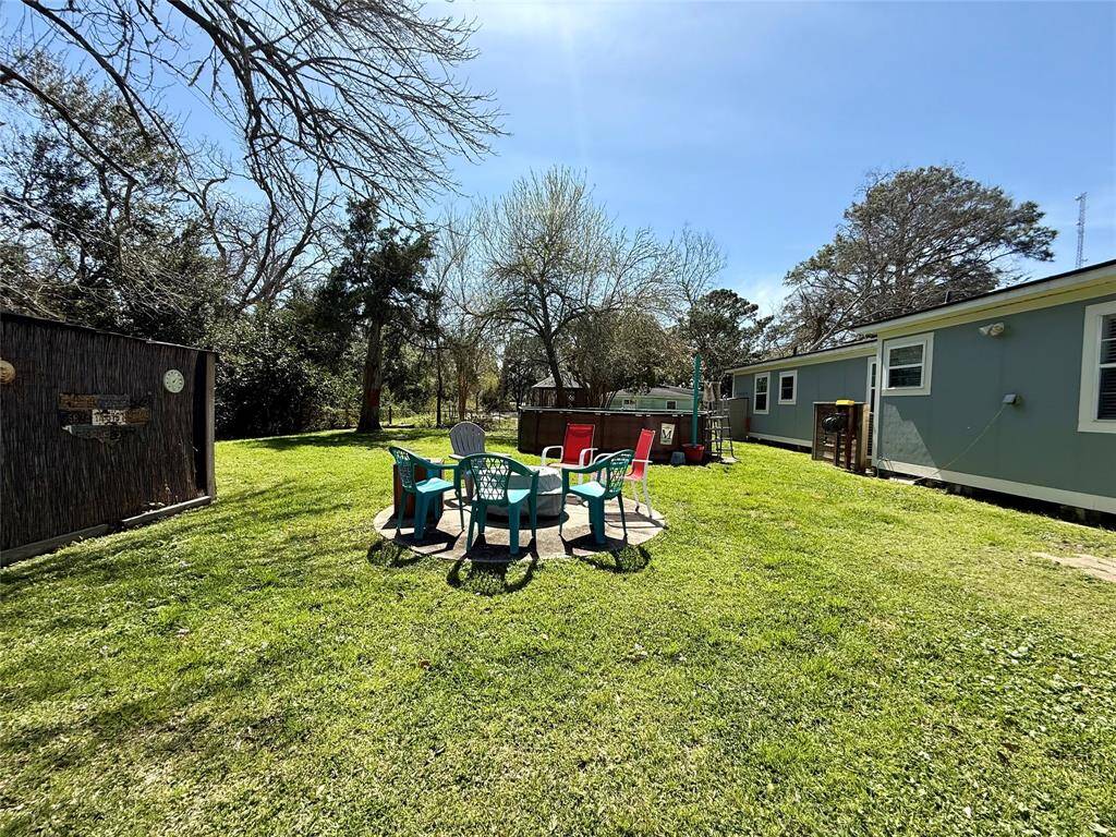 Spacious backyard for all your guests!