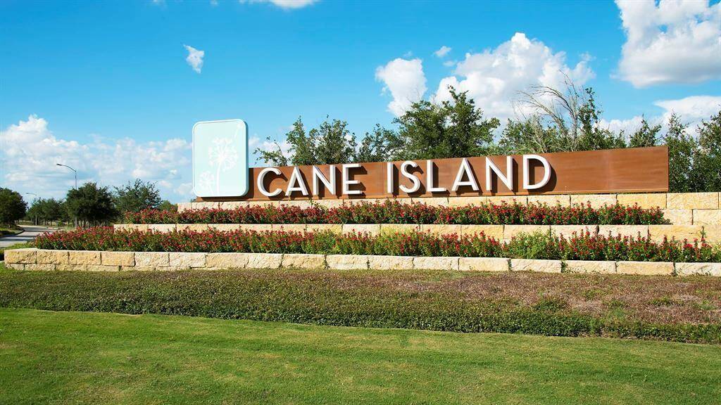 Welcome to Cane Island, the award-winning master-planned community brought to us by RISE Properties. Cane Island believes in resort-style living and you get that feeling as you drive onto Cane Island Parkway, which is conveniently off of I-10 in Katy, Texas. Cane Island features many award-winning builders including Perry Homes, the builder of 6939 Goldstrum Way. Come on in and feel the resort-style living of Cane Island.