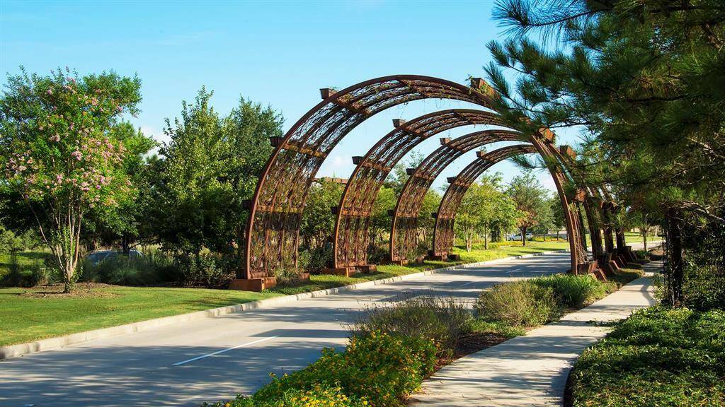 After driving onto Cane Island Parkway, you will come upon the Living Arches which will greet you as you enter Cane Island. The arches feature various plants that are native to the Katy, Texas area. Come and see the beautiful arches that greet you into Cane Island.