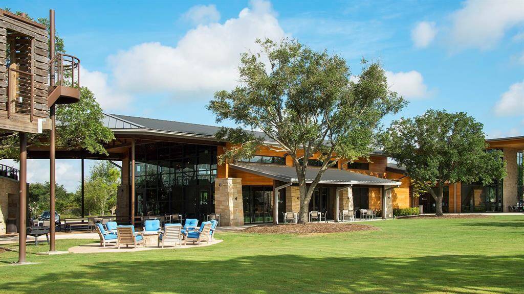Cane Quarter's center green space is so flexible with summer concerts, wine nights, bounce houses for the children, outdoor seating for The Oaks Restaurant or just sitting by the outdoor gas firepit, it's a space enjoyed by all!