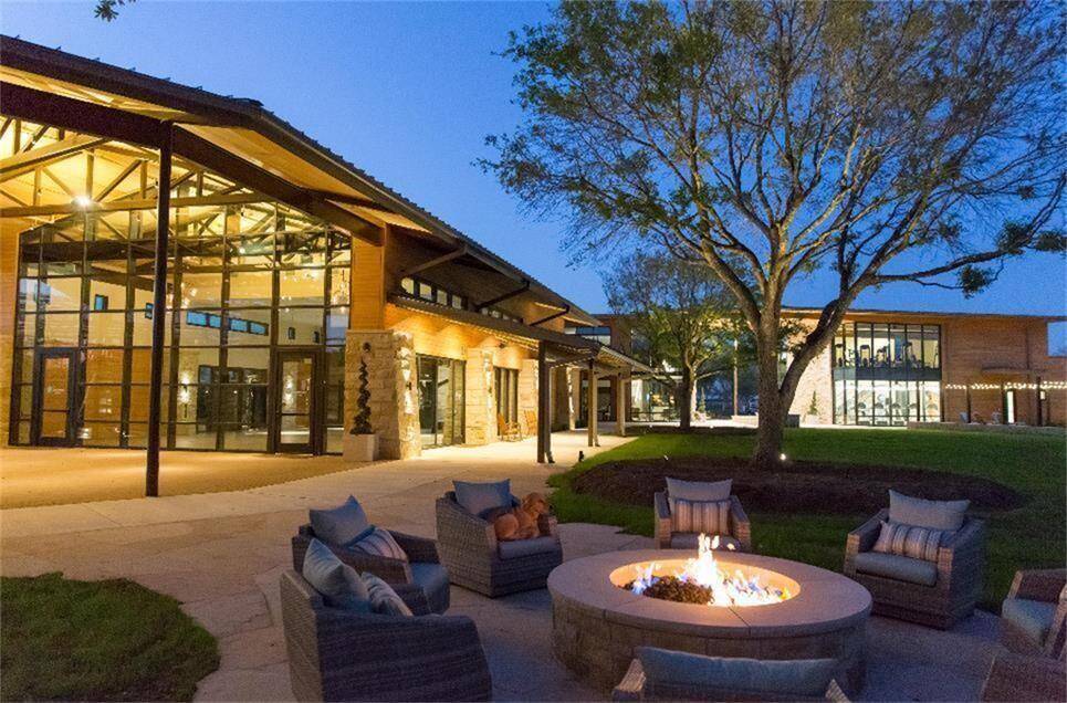 There are some nights in Katy, Texas where sitting by the gas firepit are perfect. As a Cane Island resident, you can ask the office to turn it on for you in advance. Sit and enjoy, all the while being minutes from home.