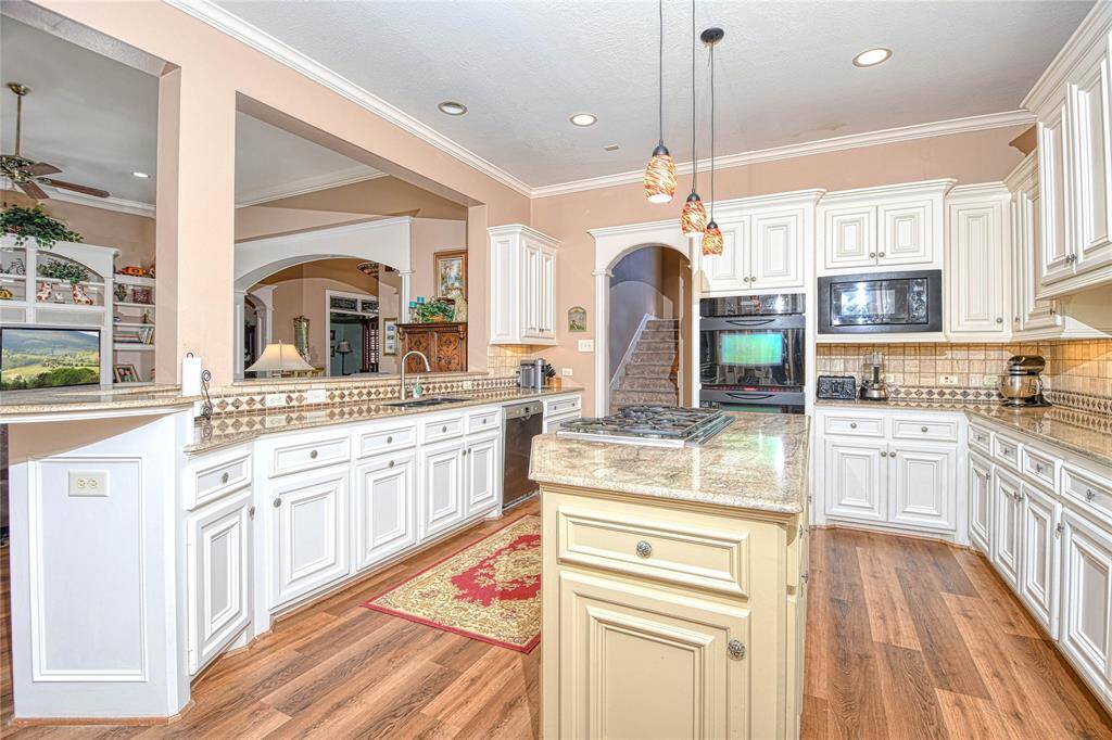 Large open kitchen with plenty of counter space