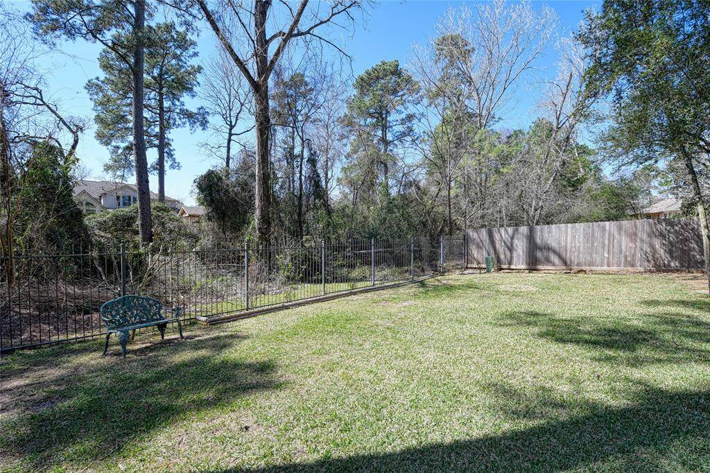 Large back yard with landscapting