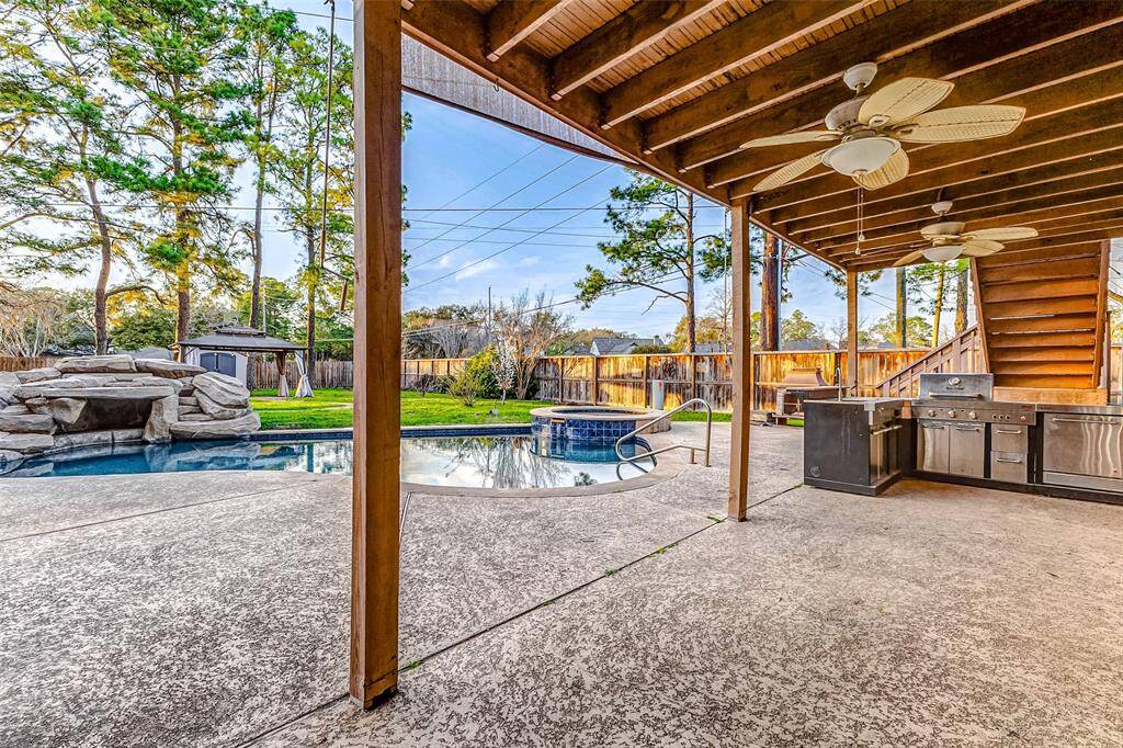 outdoor kitchen with fridge