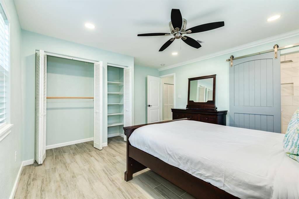 Spacious closet and ceiling fan with recessed lighting.