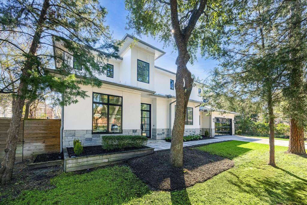 Situated in prestigious Hedwig Village, this stunning stucco home seamlessly blends modern luxury with effortless indoor-outdoor living.