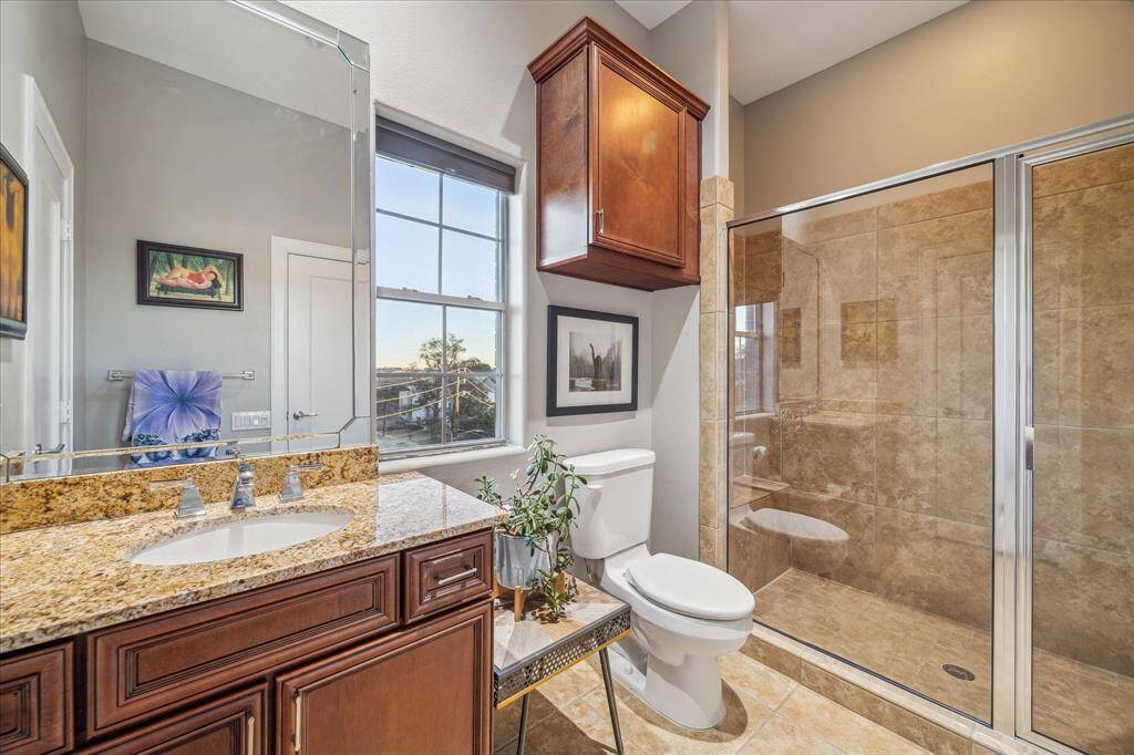 Secondary Bedroom III-En Suite bathroom