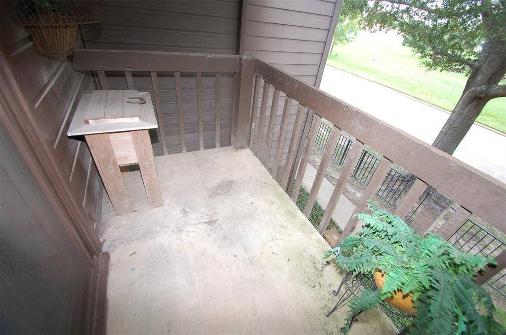 Nice balcony off the bed room