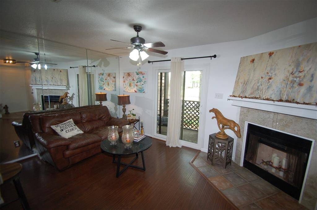 Spacious living room