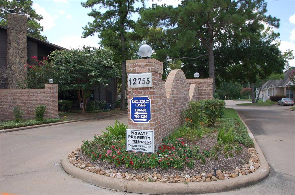 Entrance to the community