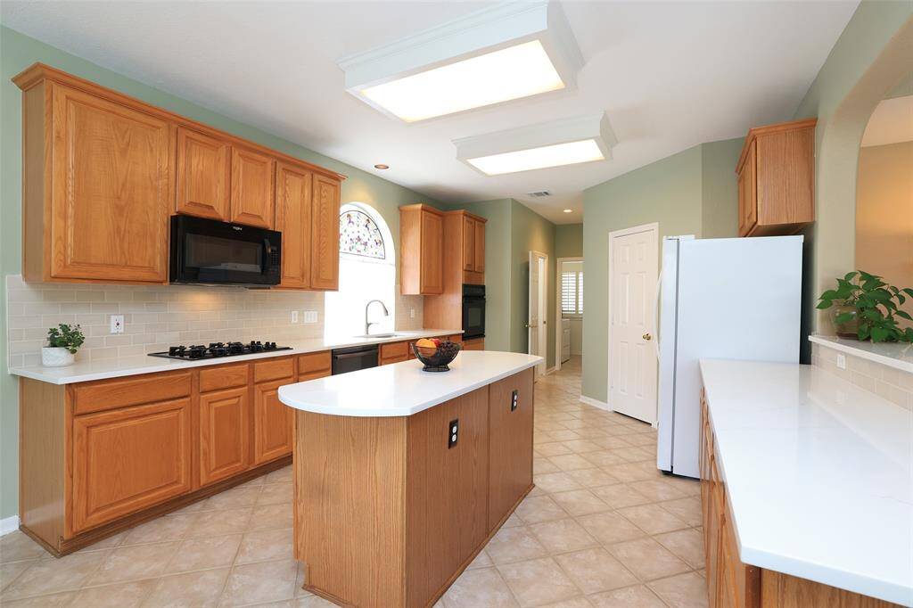 Newer microwave and dishwasher.