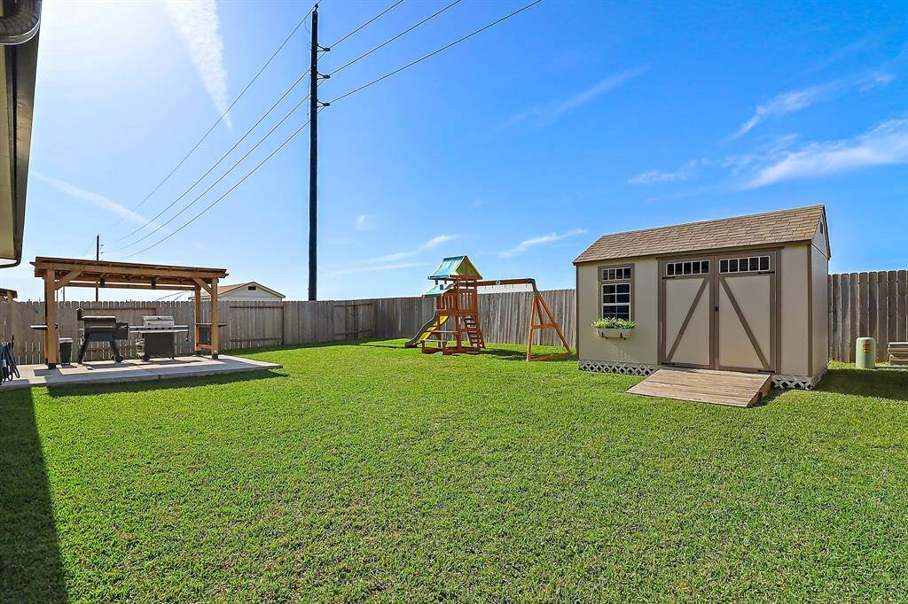 Playset and building