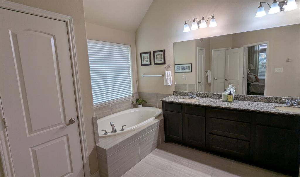 large primary bath with double sinks