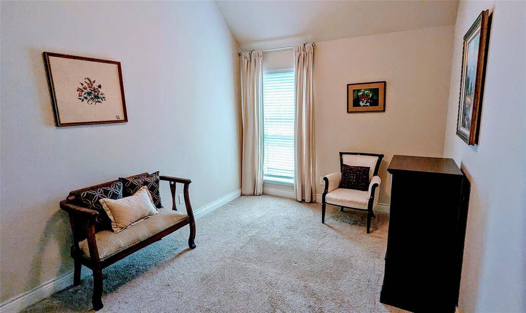 Second spacious bedroom