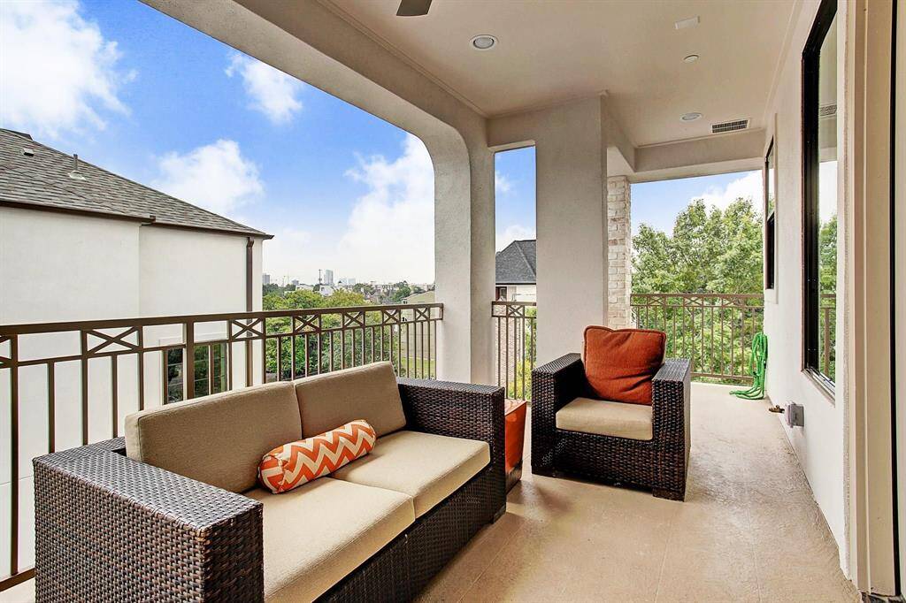 Covered 4th floor patio