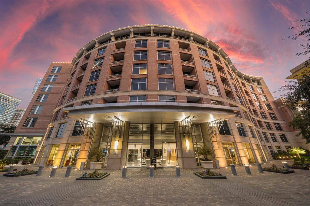 Perfectly situated in Houston's dynamic Galleria area, ideal for those seeking a stylish urban lifestyle.