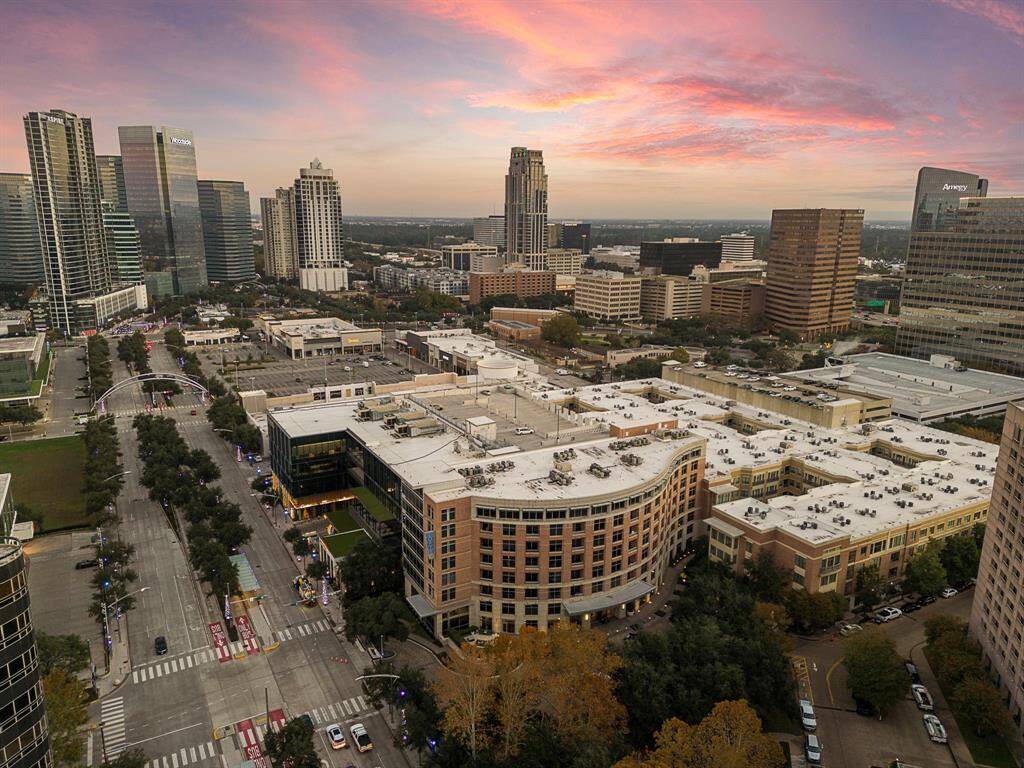 Experience breathtaking cityscape views over Houston's bustling Galleria district. Prominent skyscrapers and lively streets converge, showcasing the vibrant urban energy and architectural finesse of this prestigious location.