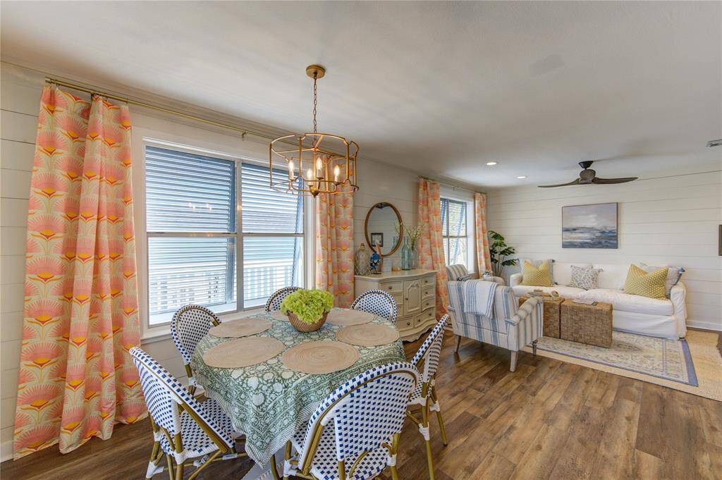 Inviting living/dining room!