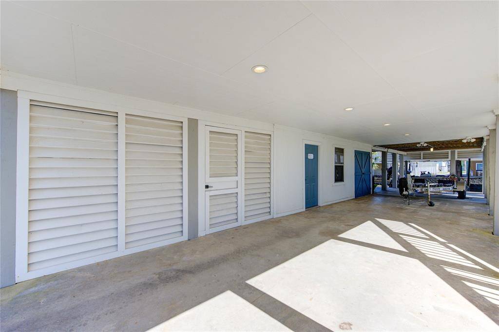 Garage on left. "Captain's Quarters" on right.