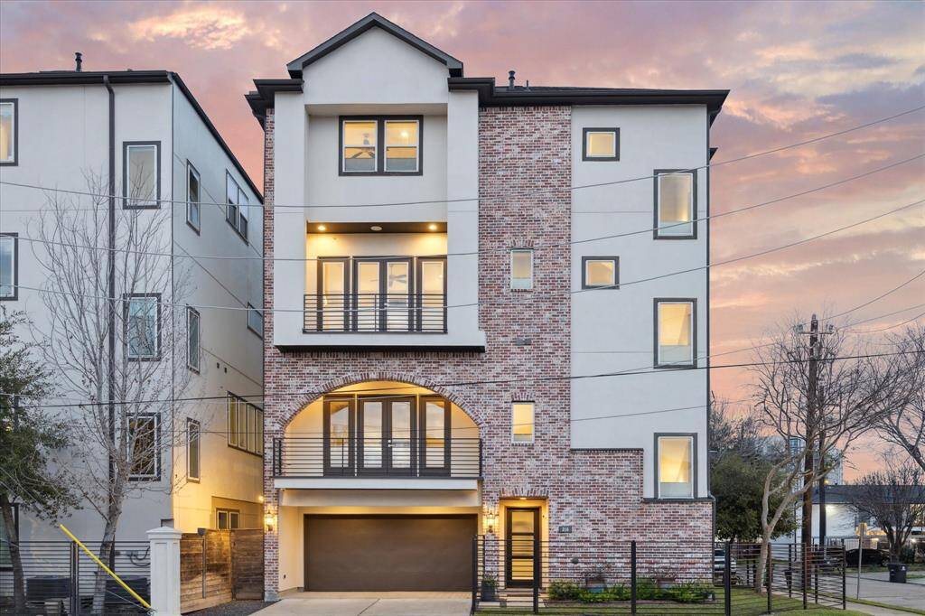 Welcome to 216 W Drew Street! This exceptionally maintained home with prime location just minutes from Downtown.