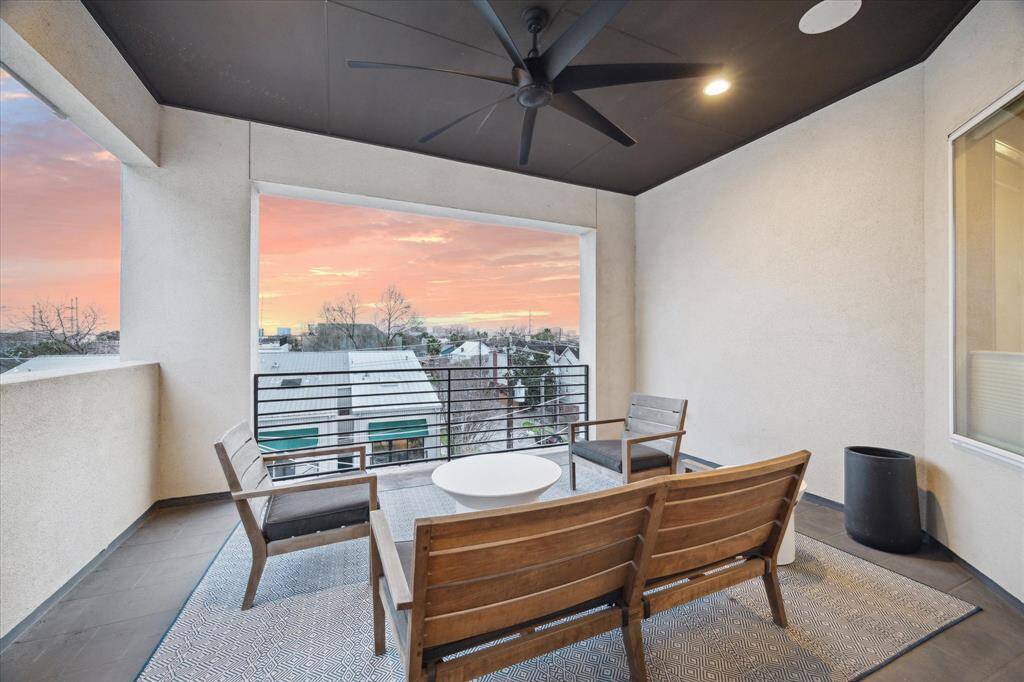 Covered terrace on the 4th floor with a gas connection—perfect for outdoor cooking and relaxation.