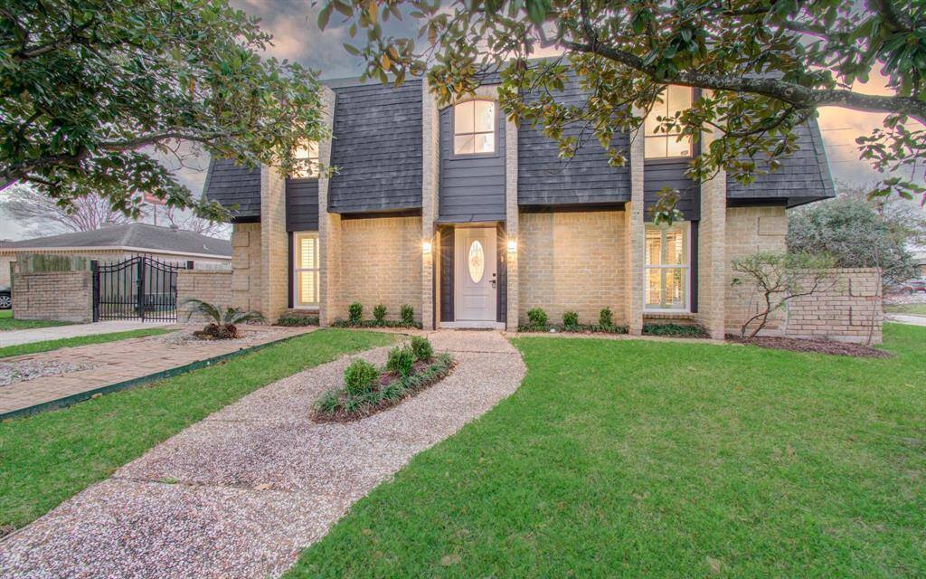 Exterior of 2202 Briarview Dr, Beautiful large corner lot with private driveway