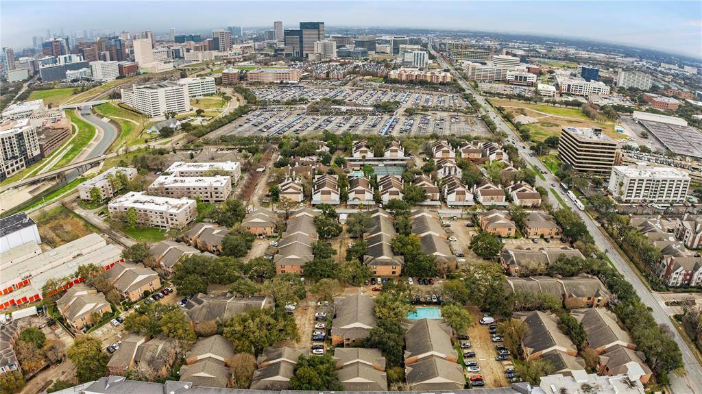 A short drive to Rice Village, Rice U, Baylor College of Medicine, & UT-Houston, Medical Center **2255 Braeswood Park Unit 240, Houston, TX 77030**