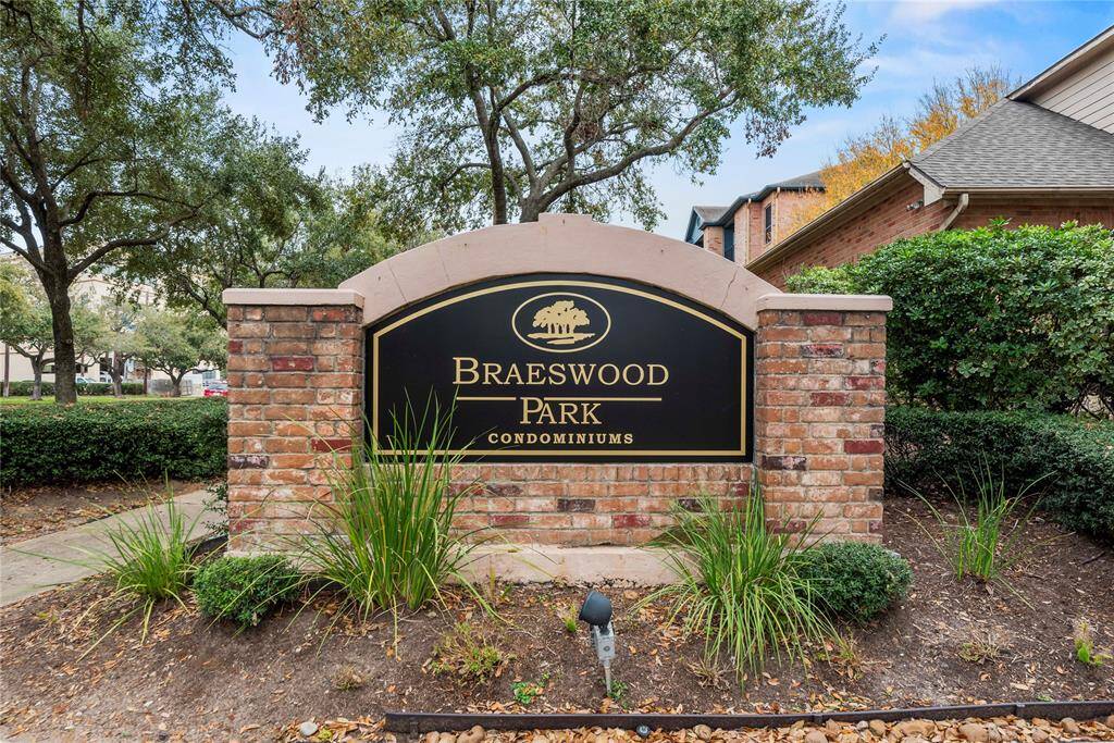 Welcome Home to Braeswood Park Condos **2255 Braeswood Park Unit 240, Houston, TX 77030**