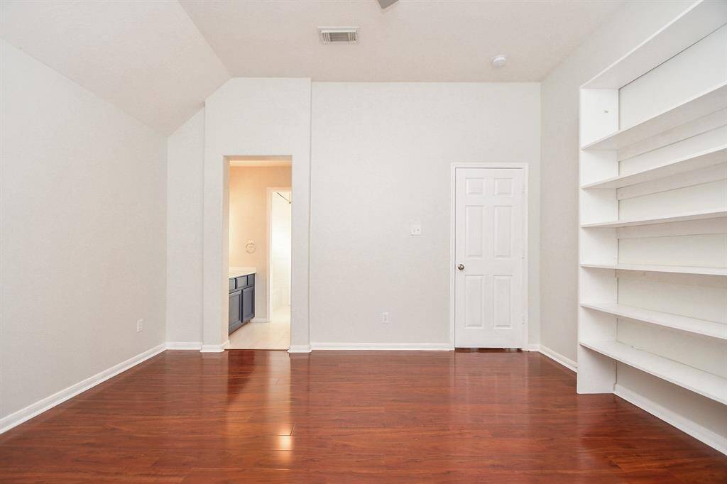 Third bedroom upstairs include a large bookcase and has access to the jack and jill bathroom