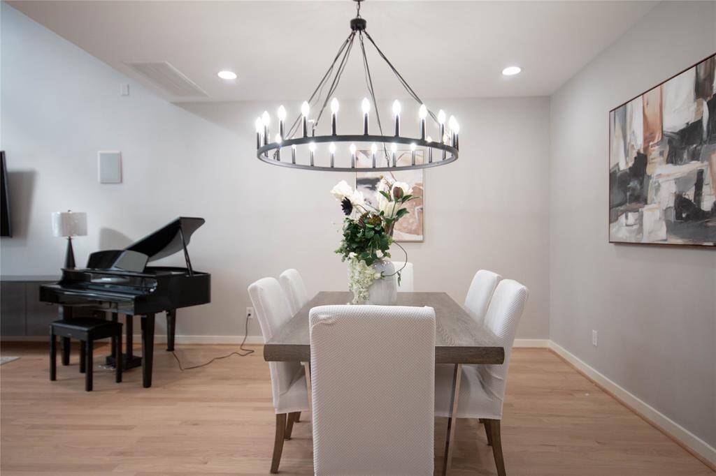 Elegant Dining room