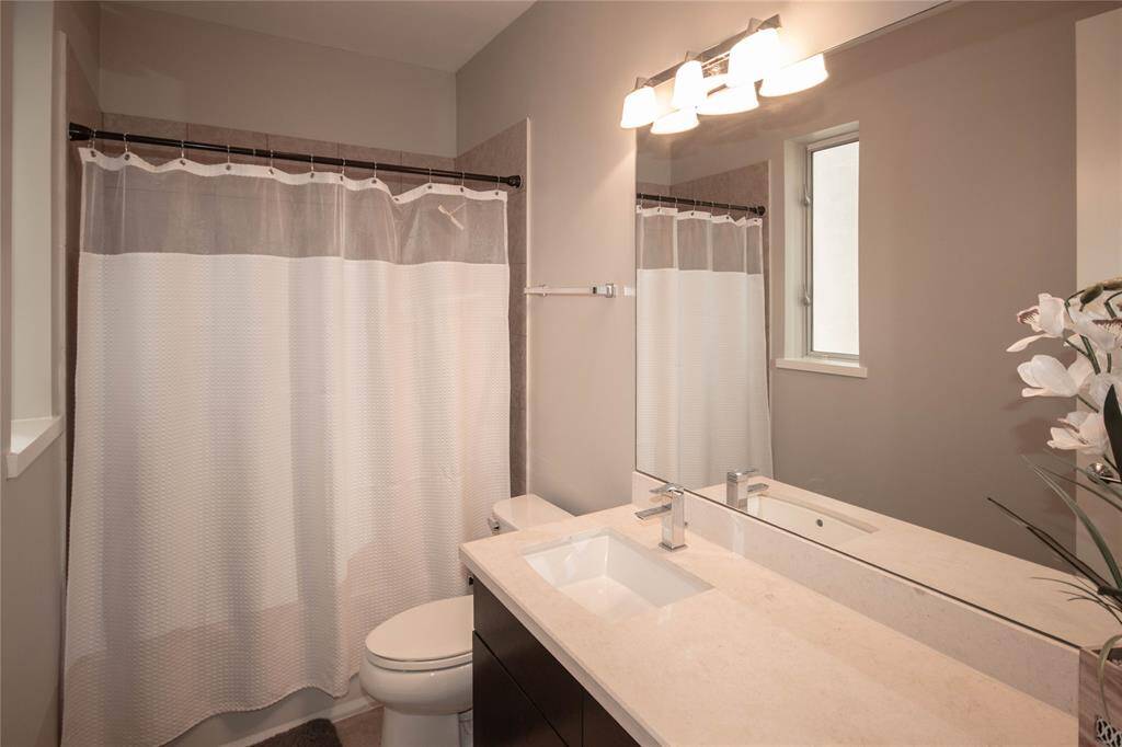 ensuite third bath for bedroom three